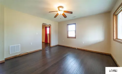 254 E Lincoln St, Greenview, IL 62642 photo 2