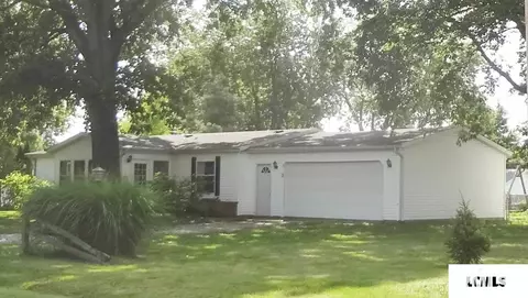 303 W Olive St, Chestnut, IL 62518 photo 1