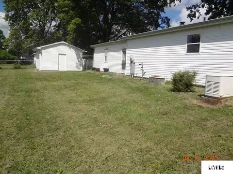 303 W Olive St, Chestnut, IL 62518 photo 22