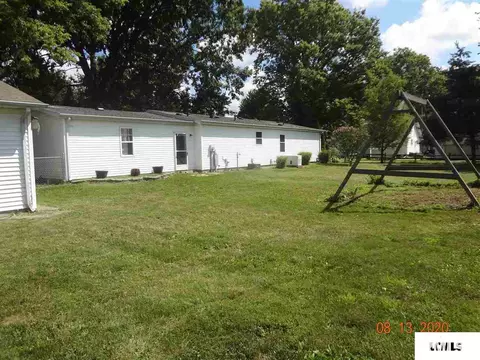 303 W Olive St, Chestnut, IL 62518 photo 21