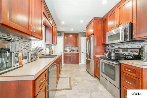 722 N Vine St, Mount Pulaski, IL 62548 photo 9