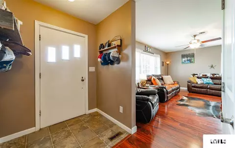 722 N Vine St, Mount Pulaski, IL 62548 photo 3