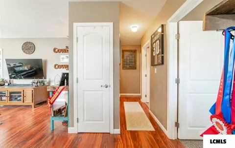 722 N Vine St, Mount Pulaski, IL 62548 photo 4