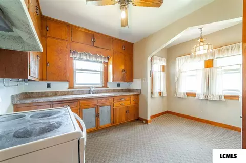 410 E Jefferson St, Mount Pulaski, IL 62548 photo 7