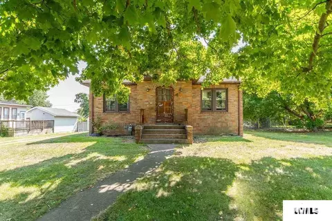 410 E Jefferson St, Mount Pulaski, IL 62548 photo 1