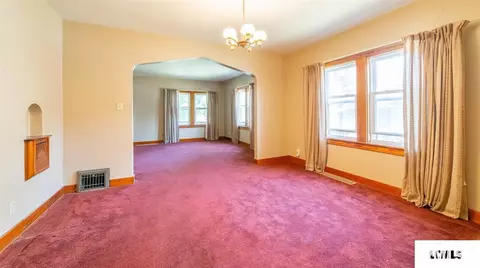 410 E Jefferson St, Mount Pulaski, IL 62548 photo 6