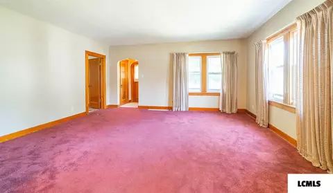410 E Jefferson St, Mount Pulaski, IL 62548 photo 4