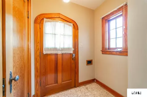 410 E Jefferson St, Mount Pulaski, IL 62548 photo 2