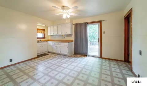 112 N Logan St, Emden, IL 62635 photo 7