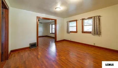 112 N Logan St, Emden, IL 62635 photo 3