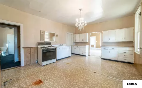404 N Spring St, Mount Pulaski, IL 62548 photo 5