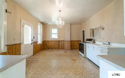 404 N Spring St, Mount Pulaski, IL 62548 photo 4