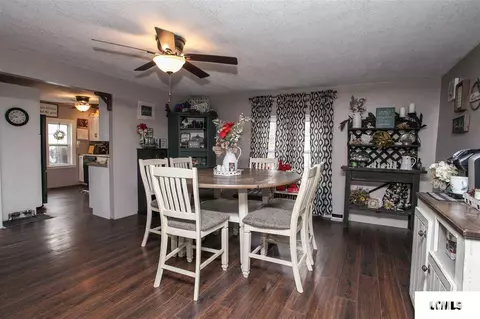 108 N Albert St, Chestnut, IL 62518 photo 4