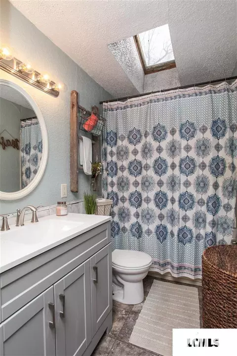 108 N Albert St, Chestnut, IL 62518 photo 9
