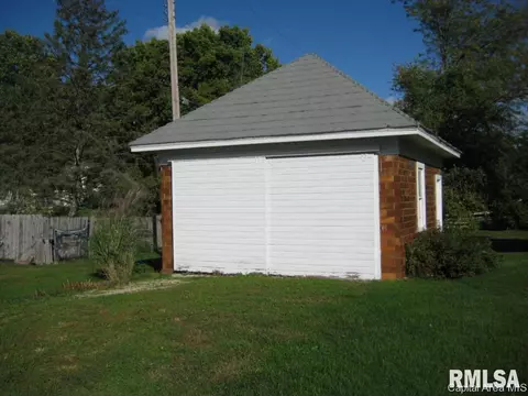 200 Clinton, Avon, IL 61415 photo 4