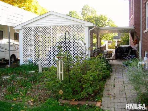 200 Clinton, Avon, IL 61415 photo 8