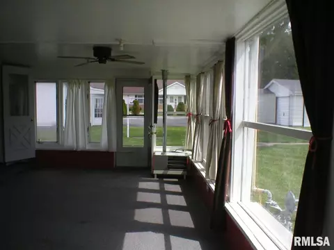 302 E Walnut St, Chatham, IL 62629 photo 4