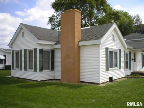 302 E Walnut St, Chatham, IL 62629 photo 1