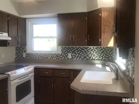 2448 S State St, Springfield, IL 62704 photo 12