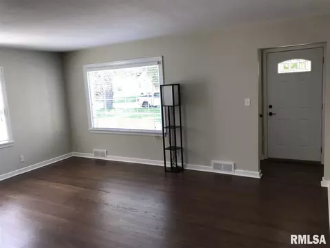 2448 S State St, Springfield, IL 62704 photo 9