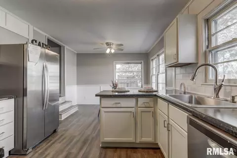 1009 W Iles Ave, Springfield, IL 62704 photo 7