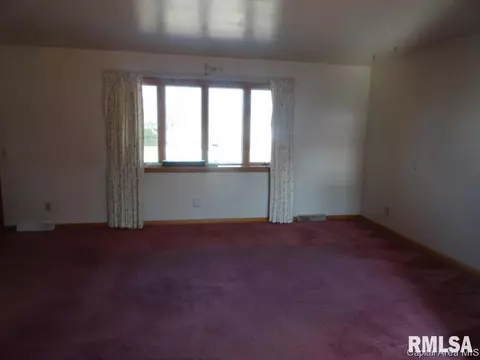 902 W Jackson, Abingdon, IL 61410 photo 2