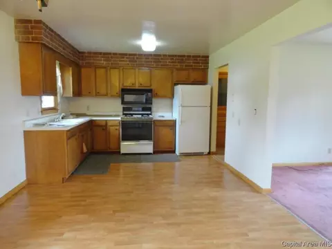 902 W Jackson, Abingdon, IL 61410 photo 4