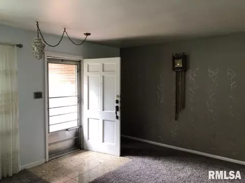 2201-2203 Lynnhaven Rd, Springfield, IL 62704 photo 2