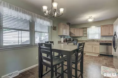 9 Foresters Ln, Springfield, IL 62704 photo 9