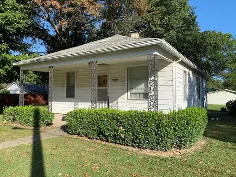209 W Elm St, Thayer, IL 62689 photo 1