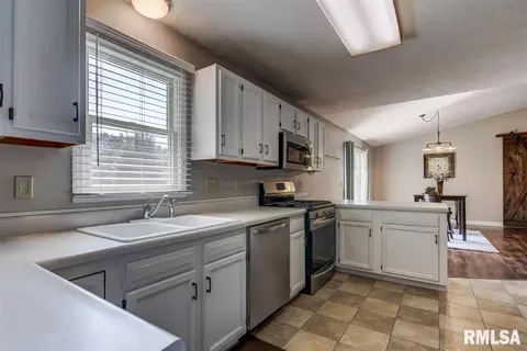 23637 W Jackson St, Athens, IL 62613 photo 8