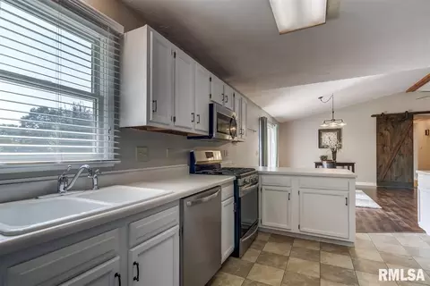 23637 W Jackson St, Athens, IL 62613 photo 9