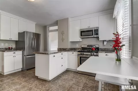 702 S Walnut St, Springfield, IL 62704 photo 15