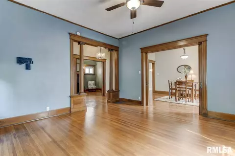 702 S Walnut St, Springfield, IL 62704 photo 2