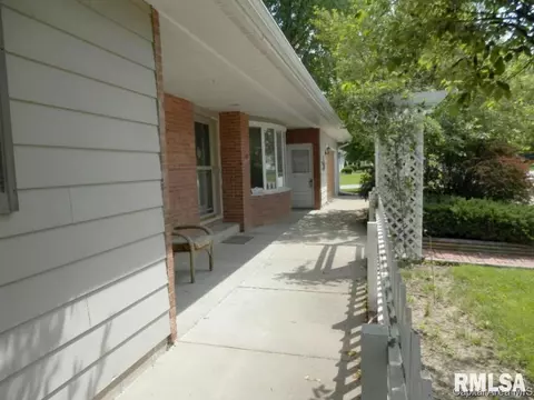 109 E Ctr, Rio, IL 61472 photo 4