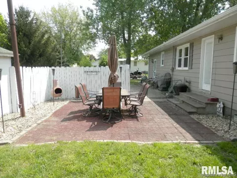 109 E Ctr, Rio, IL 61472 photo 9