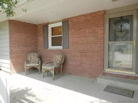 109 E Ctr, Rio, IL 61472 photo 3