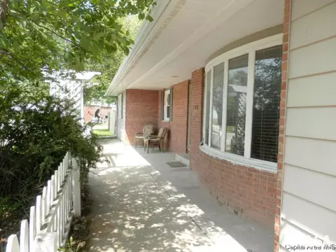 109 E Ctr, Rio, IL 61472 photo 2