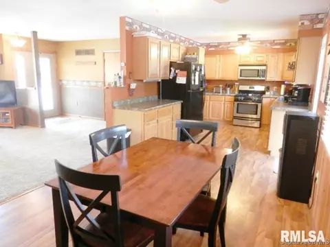 109 E Ctr, Rio, IL 61472 photo 14