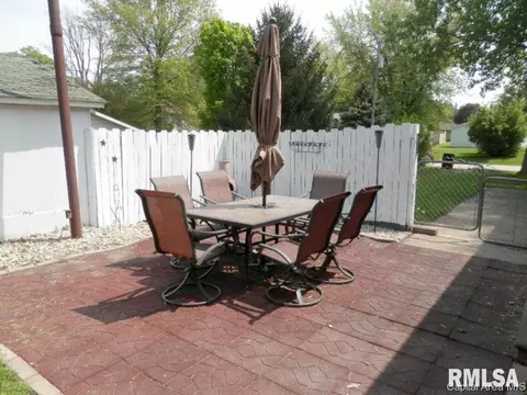 109 E Ctr, Rio, IL 61472 photo 8