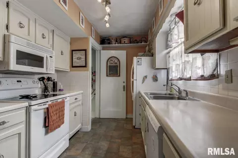 2028 S Spring St, Springfield, IL 62704 photo 7