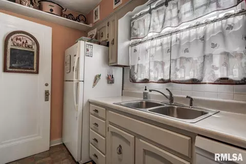 2028 S Spring St, Springfield, IL 62704 photo 8