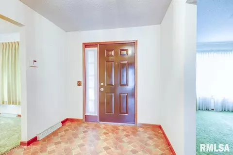 2405 Lindbergh Blvd, Springfield, IL 62704 photo 3