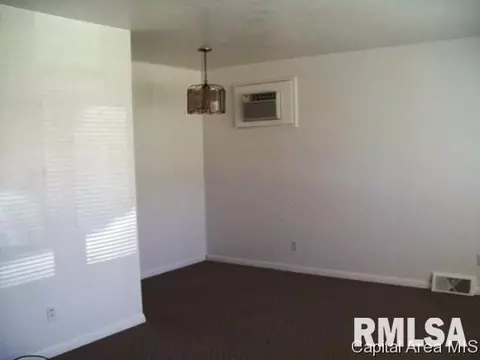 403 W North, Abingdon, IL 61410 photo 3