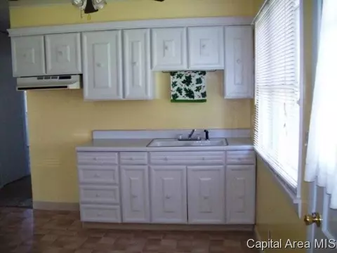 403 W North, Abingdon, IL 61410 photo 4