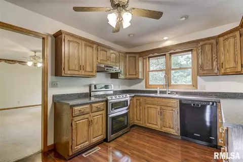 52 Frontier Lake Dr, Springfield, IL 62707 photo 8