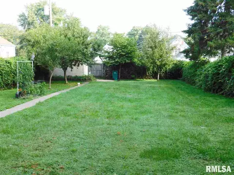 711 Black Ave, Springfield, IL 62702 photo 4