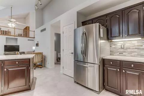 948 Roanoke Dr, Springfield, IL 62702 photo 10