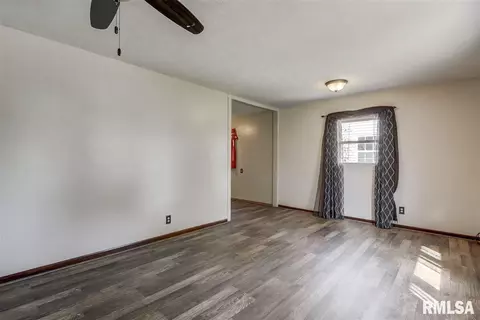 1637 N 21st St, Springfield, IL 62702 photo 3