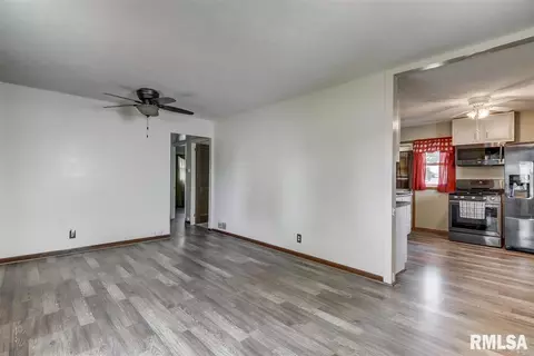 1637 N 21st St, Springfield, IL 62702 photo 4